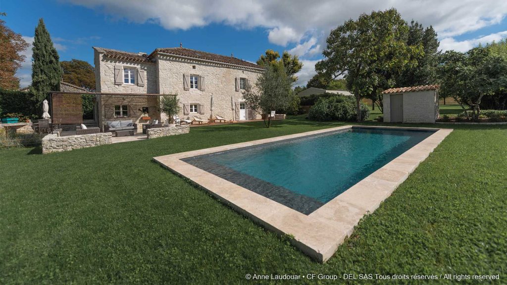 piscine enterré villa en pierre